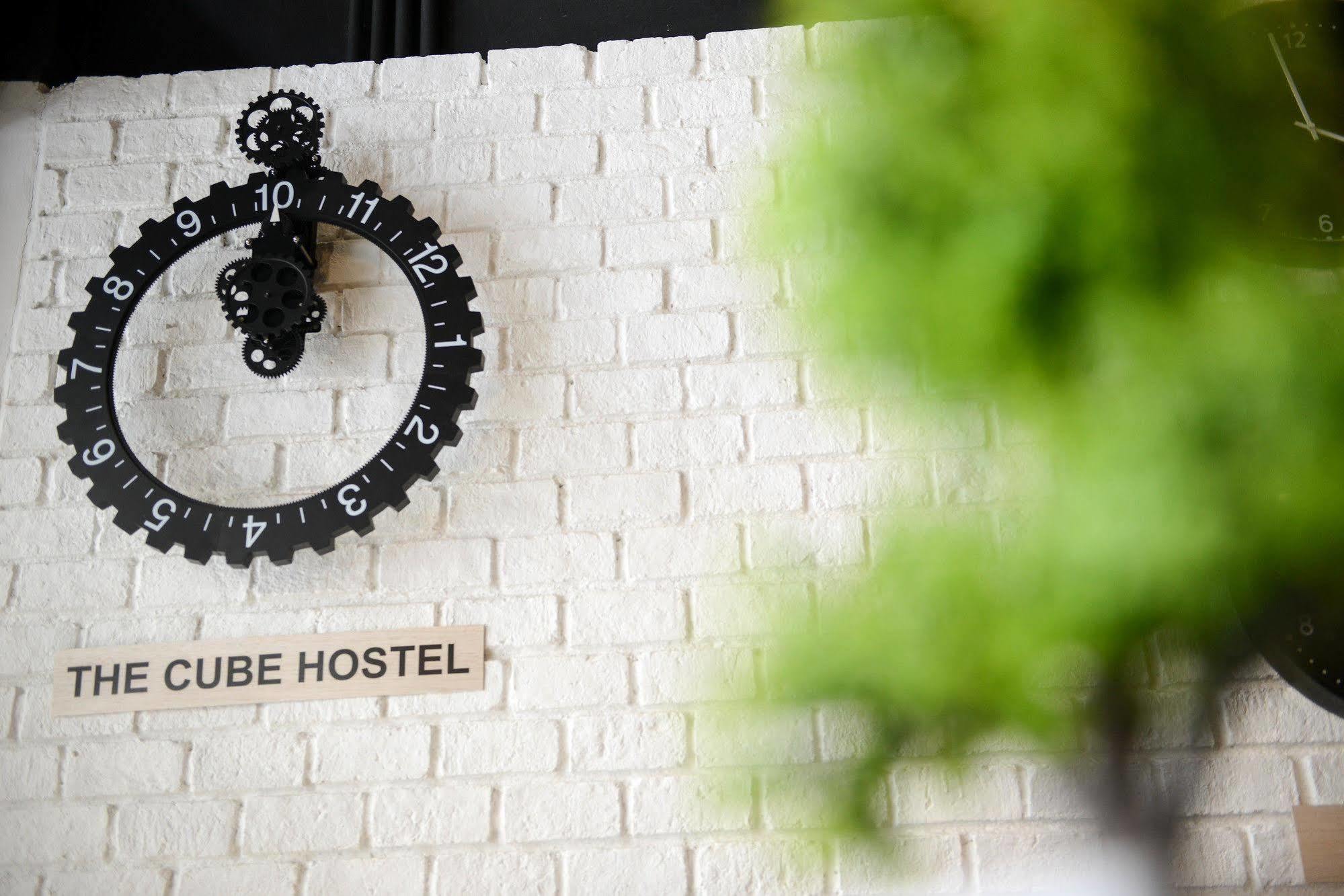 The Cube Hostel Silom Bangkok Exterior foto